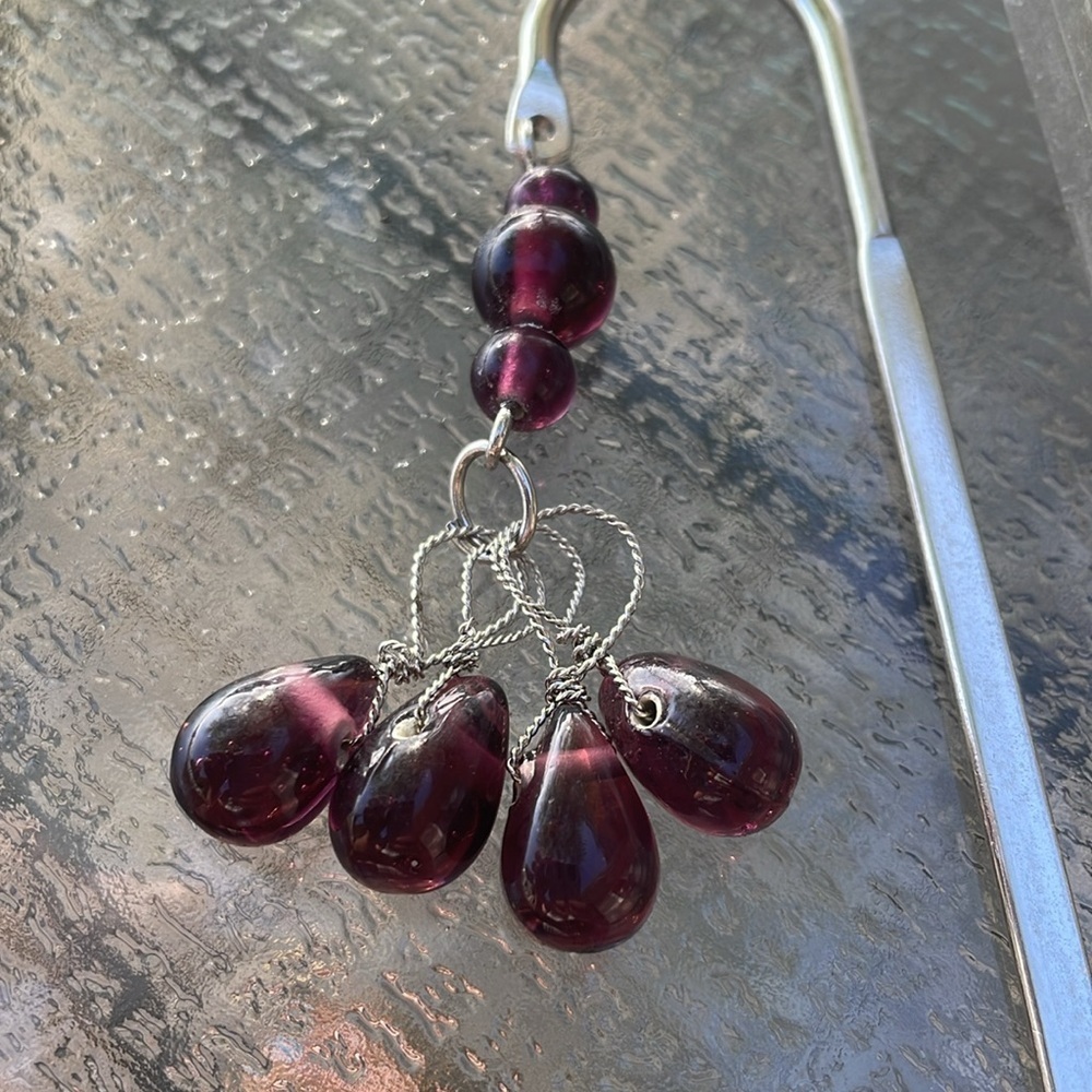 NIB metal bookmark w dangling purple beads. shepherd’s hook w 7 amethyst beads - Picture 3 of 6